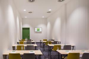 Ibis Styles Budapest Airport Vecsés Hungary J2ski - 