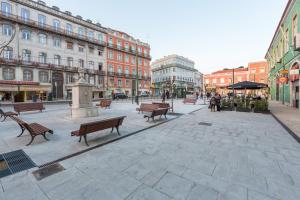 Double Room with Shared Toilet room in C&O Guest House Lisbon