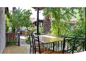 Bungalow (5 Adults)