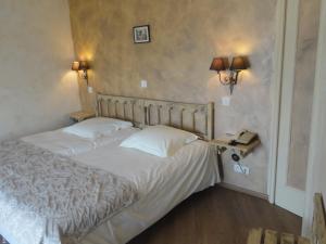Hotels Logis Hotel Restaurant Planes : photos des chambres