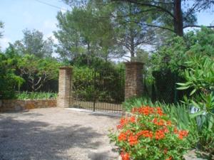 Maisons de vacances Lush Holiday Home in Draguignan with Private Garden : photos des chambres