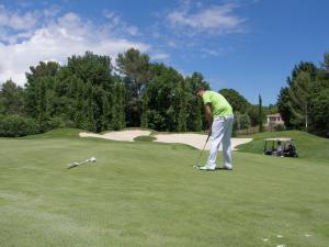 Maisons de vacances Lush Holiday Home in Draguignan with Private Garden : photos des chambres