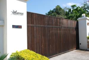 Luxury Villa sleeps 6, Beach Access, Montego Bay