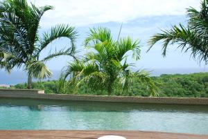 Luxury Villa sleeps 6, Beach Access, Montego Bay