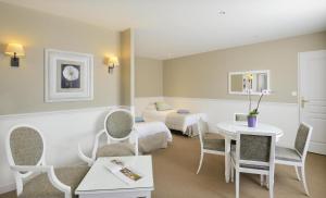 Hotels Castel Clara Thalasso & Spa : Chambre Familiale - Vue sur Jardin