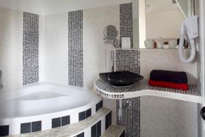 Hotels La Gourmandine : photos des chambres