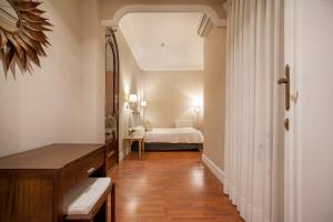 Standard Queen Room With Private bathroom room in Hi Valencia Boutique