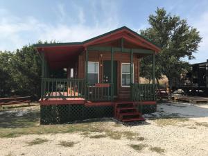 The Sunflower Family Cabin room in Top of the Hill RV Resort & Cabins