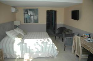 Hotels Mas des Carassins : photos des chambres