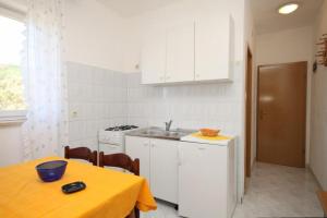 One-Bedroom Apartment with Balcony room in Apartments with a parking space Rabac Labin - 6464