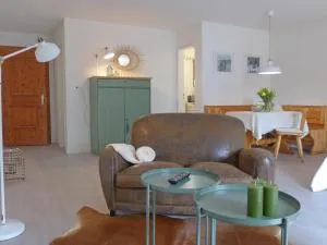 Apartment Chesa Bursella 21 by Interhome - 楚奥茨