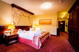 Room with Mountain View and French Balcony room in Grandhotel Lienz