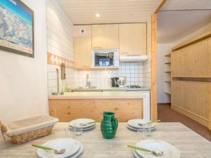 Studio Le Prariond - Val Claret-9 by Interhome