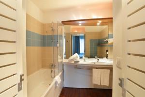 Appart'hotels Suite Home Apt Luberon : Suite Confort