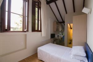 Single Room with Garden View room in La Cordata Accommodation - San Vittore 49