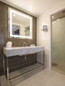 Woodcrest Hotel image 4