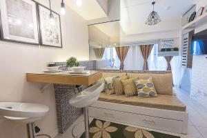 Light and Chic - Tagaytay Vacation Pad