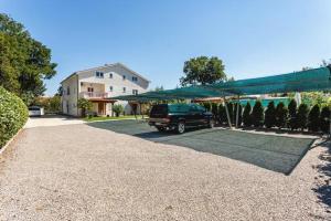 Family friendly apartments with a swimming pool Sveti Anton Krk 5291