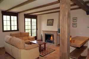 Five-Bedroom Apartment (8 Adults) room in Alojamientos Rurales Navahondona