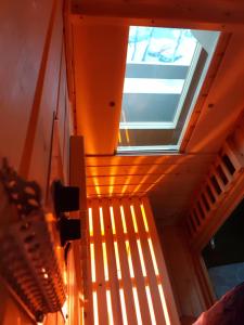 Apartment Wave -Luxury massage chair-Infrared Sauna, Parking with video surveillance, Entry with PIN 0 - 24h, FREE CANCELLATION 24 hours before Check In, Premium pillows and mattress