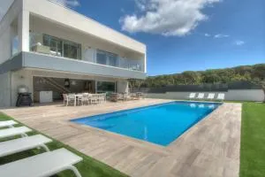 Modern Villa Olivera with Private Pool - Caserío Armadás