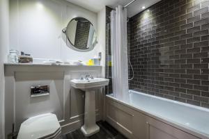 Superior Double Room room in Coach & Horses Hotel