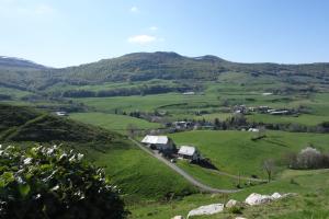 Maisons de vacances Farmhouse with mountain view : Appartement