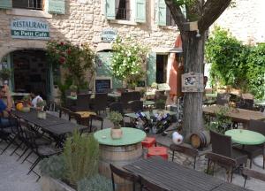 Le Petit Cafe photo 9