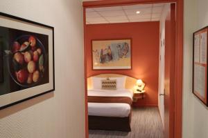 Hotels Logis-Hotel des Oliviers : photos des chambres