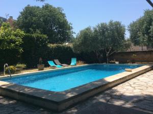 Maisons de vacances Maison Daumas Billard Francais et Piscine : photos des chambres