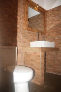 Phòng Giường Đôi Có Ban Công (Double Room with Balcony)