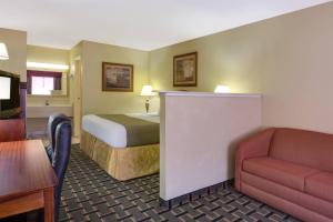 King Studio Suite - Non-Smoking room in Baymont by Wyndham Lake City