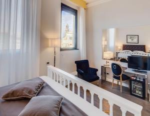 Double or Twin Room with City View room in Hotel Roma