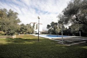 Bonito apart. con PARKING Y PISCINA