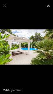 Villa panoramica con piscina