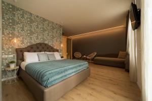 Suite with Sauna and Balcony room in Lainez Rooms & Suites