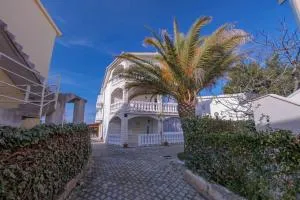 Apartments Lola - 罗戈兹尼察