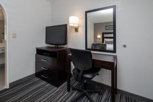 Double Room - Disability Access room in Redwood Creek Inn