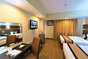 The Pinnacle Hotel and Suites