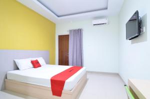 RedDoorz near Museum Keraton Surakarta - 2hvězdičkové hotely ve městě Solo