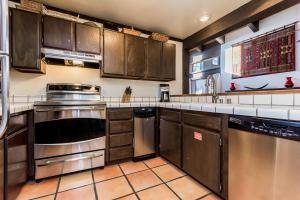 Mammoth Ski and Racquet 132