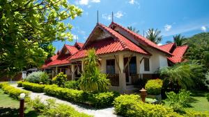 Long Bay Resort hotel, 
Koh Phangan, Thailand.
The photo picture quality can be
variable. We apologize if the
quality is of an unacceptable
level.