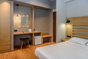 Standard Double or Twin Room with Side Sea View