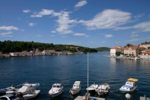 Comfort Double Room with Balcony and Sea View room in Villa Slika