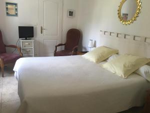 B&B / Chambres d'hotes La Ferme du Preneau : Chambre Double Deluxe (2 Adultes + 1 Enfant)