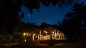 Palmgrove Lake Resort - Champakulam