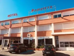 桑浦日罗酒店 - 菲里亚尼