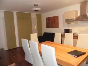 Three-Bedroom Apartment room in Apartments Reiterbäck