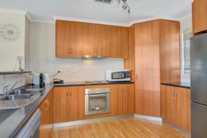 Green Reef Beach House - Aldinga Beach - C21 SouthCoast Holidays