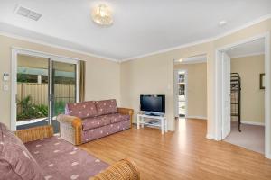 Green Reef Beach House - Aldinga Beach - C21 SouthCoast Holidays